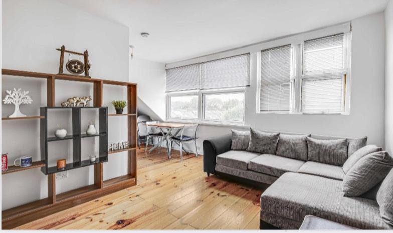 Amazing Floor Flat With View *